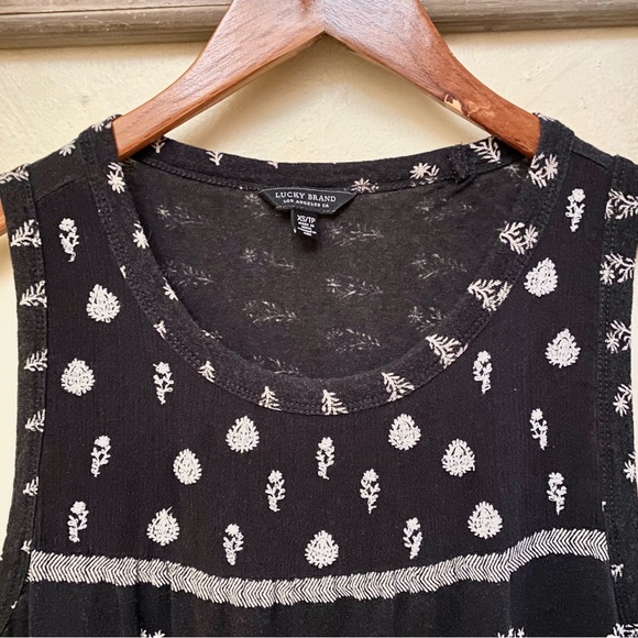 πͺΆ3/$20 LUCKY BRAND Black & White Bandana Patterned CrewNeck Tank-XS - Picture 8 of 15